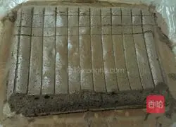 Coco Footprint Cake Roll Recipe Illustration 16