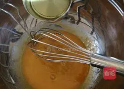 Illustration of how to make orange jam cake roll 4