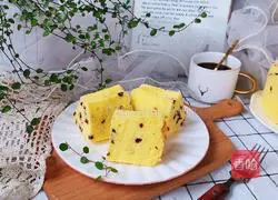 How to make cranberry hollow chiffon cake Illustration 13