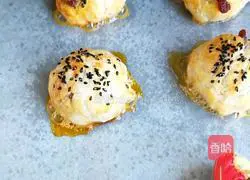 Illustration of how to make egg yolk cake 7