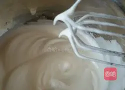 Illustration of how to make chiffon cupcakes 8