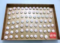 Illustration of how to make rainbow meringue 12