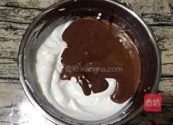 Illustration of how to make eight-inch cocoa chiffon cake 10