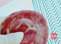 Illustration of how to make spiral egg yolk cake 20