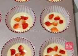 Strawberry Muffin Cake Recipe Illustration 11