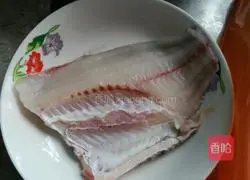 Illustration of how to grill fish with electric pan 1