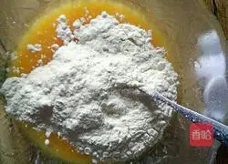 Illustration of how to make eight-inch chiffon cake 3