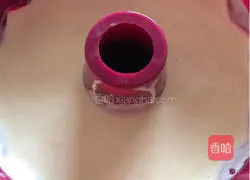 Illustration of how to make hollow chiffon cake 7