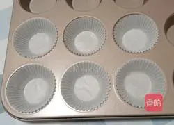 Raisins Illustration of how to make muffin cake 3