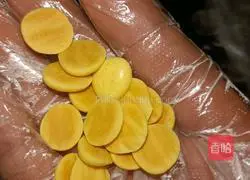 Illustration of how to make egg yolks with beans 6