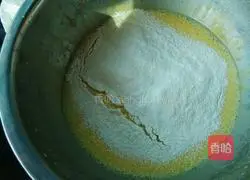 Illustration of how to make red cake rolls 7