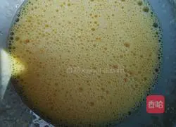 Illustration of how to make red grape cake rolls 6