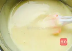 Illustration of how to make hot noodle chiffon cake (8 inches) 11