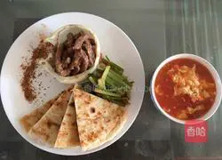 Illustration of how to make beef tenderloin with onions and spiced pancakes 6