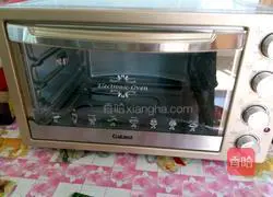 Illustration of how to make dried cranberry cake rolls 15