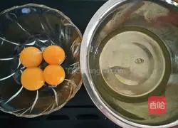 Illustration of how to make chiffon cupcakes 2