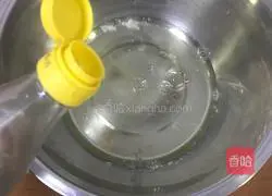 Strawberry Jam Cake Roll Recipe Illustration 6