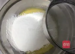 Illustration of how to make chiffon cake 3