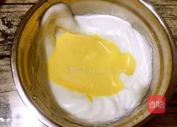 Illustration of how to make meat floss salad cake roll 11