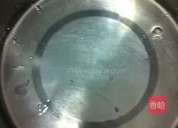 Illustration of honey bean matcha red velvet cake roll recipe 7