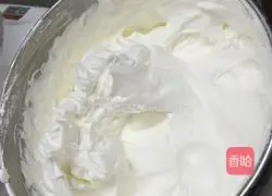 Illustration of how to make fruity chocolate cake roll 3