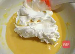 Illustration of how to make eight-inch chiffon cake 9