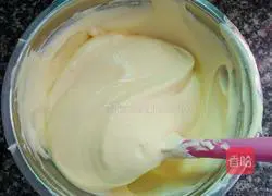 Illustration of how to make six-inch chiffon cake (plain flour version) 11