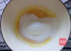 Illustration of how to make six-inch chiffon cake 9