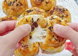 Illustration of making honey bean cheese cake 16