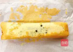 Illustration of how to make honey bean custard cake roll 12