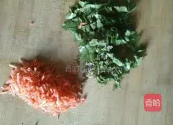 Illustration of how to make cilantro and carrot pancakes 1