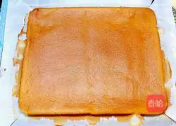 Illustration of how to make cream strawberry cake roll 12