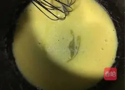 Illustration of how to make dragon fruit cake roll 2