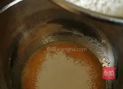 Illustration of how to make orange jam cake roll 6