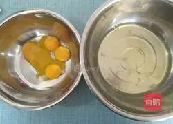 Illustration of how to make chive and meat floss cake rolls 1