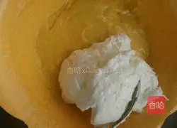 Illustration of how to make eight-inch chiffon cake 6