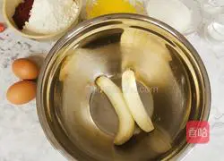 Rose banana glaze Illustration of how to make muffins 1