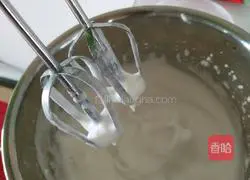 Illustration of how to dissolve egg white into beans 2
