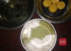 Illustration of how to make matcha cake roll 1