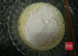 Illustration of how to make eight-inch strawberry chiffon cake 4