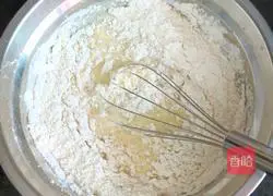 Illustration of how to make raisin muffin cake 9