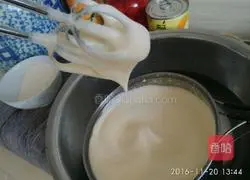 Illustration of how to make orange cream fruit cup cake 8