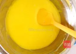 Illustration of how to make eight-inch honey chiffon cake 5