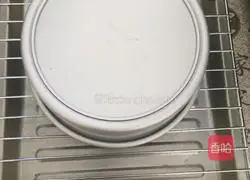 Illustration of how to make eight-inch chiffon cake 12