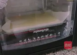 Illustration of how to make chiffon cake base 14