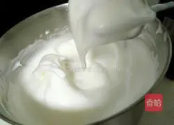 Illustration of how to make chives, meat floss and ham cake rolls 2