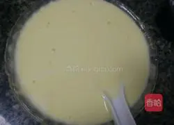 Illustration of how to make eight-inch strawberry chiffon cake 10