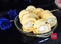 Illustration of how to make cream raisin cake roll 7