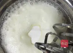 Illustration of how to make raisin cake roll 6