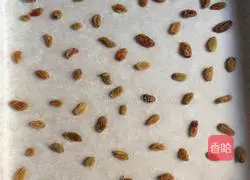 Illustration of how to make raisin cake rolls 8